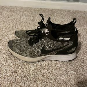 Good condition Olive Green Nike Air Tennis Shoes Size 6.5